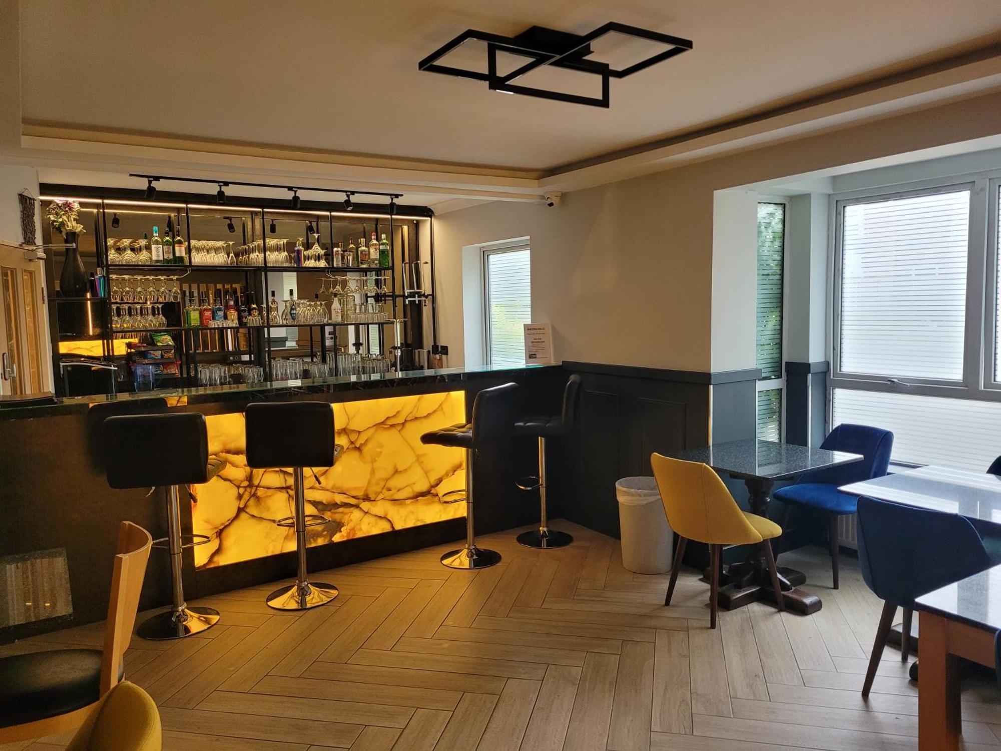 The Gatwick White House Hotel Хорли Экстерьер фото